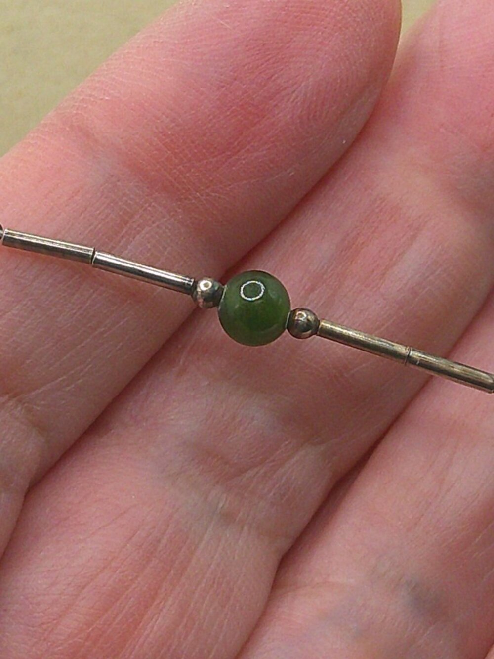 Two Vintage Single Strand Necklaces. Silver With Green Stones - Picture 8 of 10